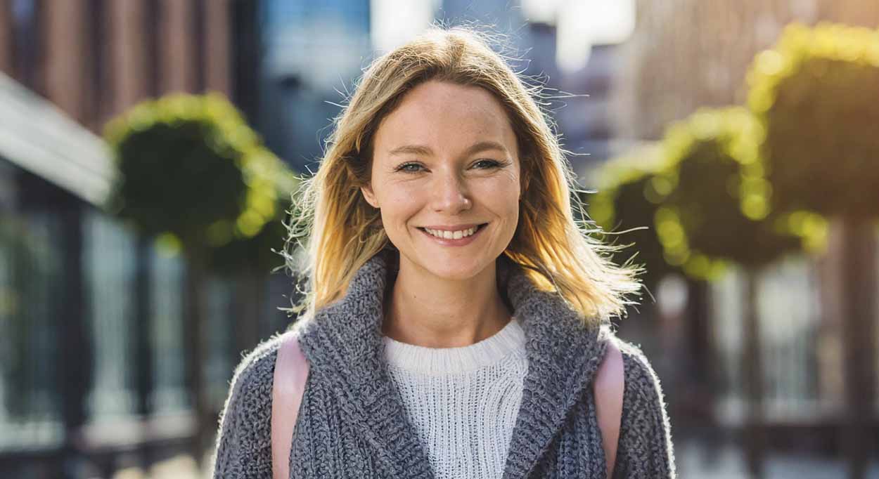 Café Tidning erbjuder en mysig fikapaus med färskt kaffe och hembakade delikatesser i en avslappnad och välkomnande atmosfär.