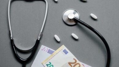 stetoskop och pengar